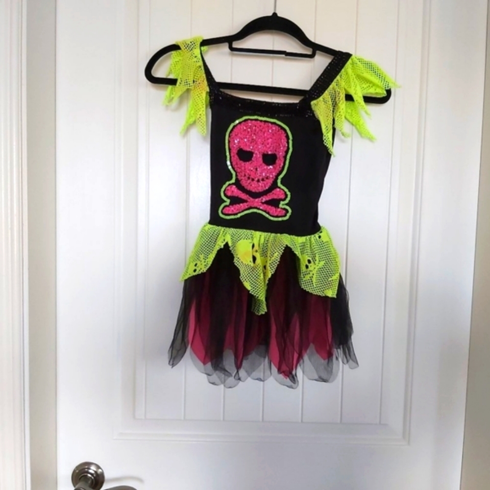 Halloween girls outfit/ well made!